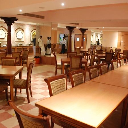 PLA Krishna Inn Tiruchirappalli Exterior foto