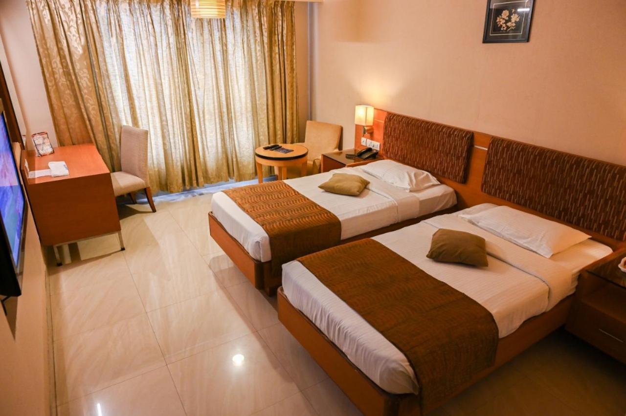 PLA Krishna Inn Tiruchirappalli Exterior foto