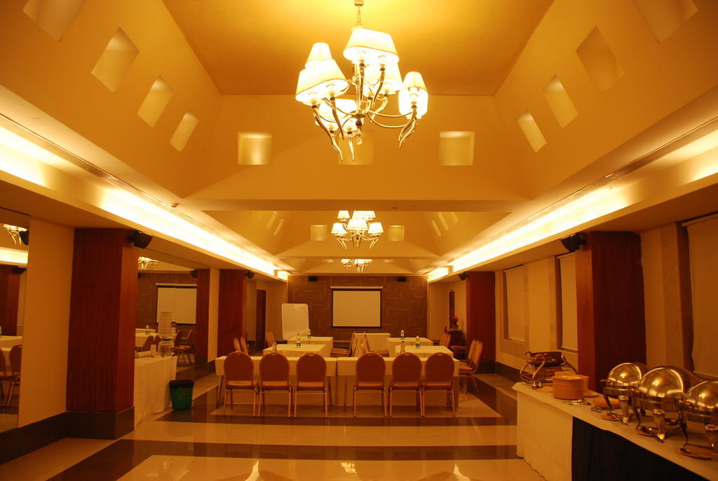 PLA Krishna Inn Tiruchirappalli Exterior foto