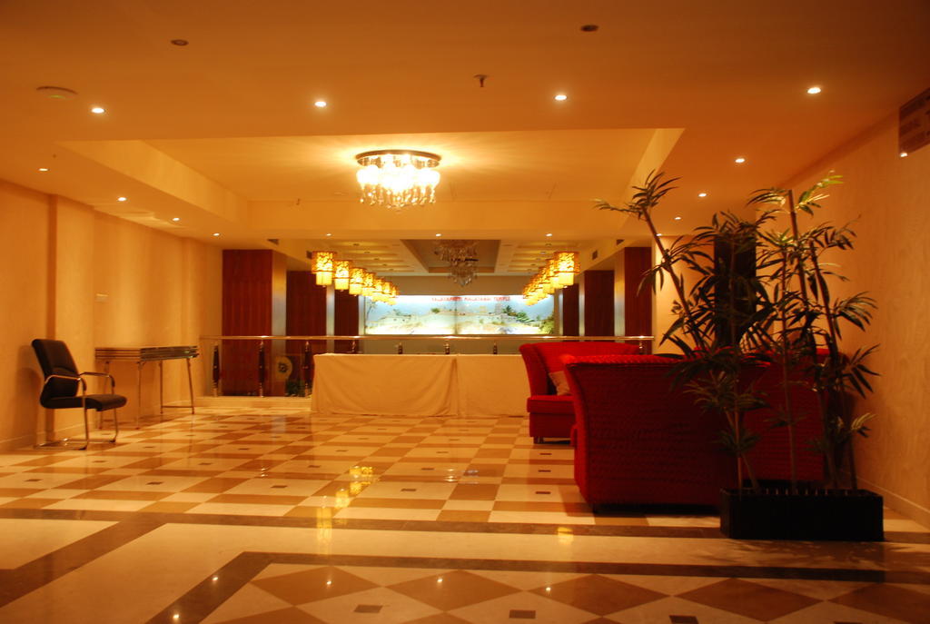 PLA Krishna Inn Tiruchirappalli Exterior foto