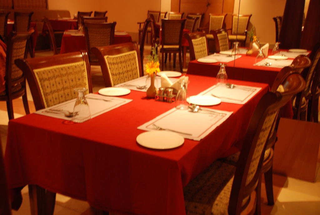 PLA Krishna Inn Tiruchirappalli Exterior foto