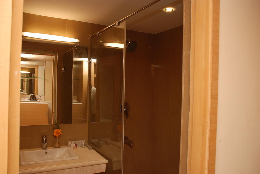 PLA Krishna Inn Tiruchirappalli Exterior foto