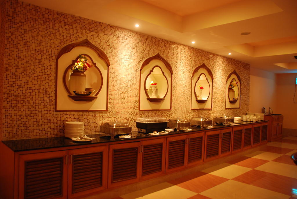 PLA Krishna Inn Tiruchirappalli Exterior foto